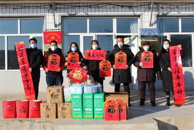 張家口勤豐公司對(duì)幫扶村進(jìn)行慰問(wèn)